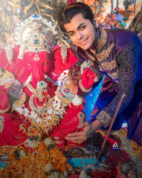 Siddharth Nigam celebrates Ganesh Chaturthi on the sets of 'Aladdin ...