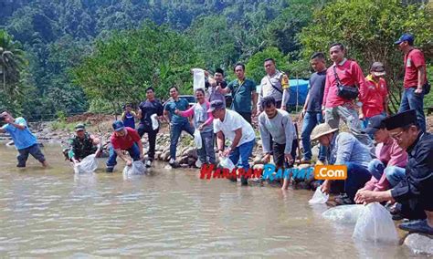 Jaga Kelestarian Ikan DKPKP Pangandaran Tebar Ribuan Benih Ikan Dan Udang