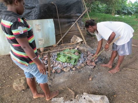 Vanuata 2013: Cooking Vanuatu style!