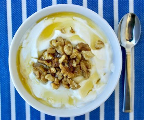 Authentic Greek Yogurt With Honey Yiaourti Me Meli