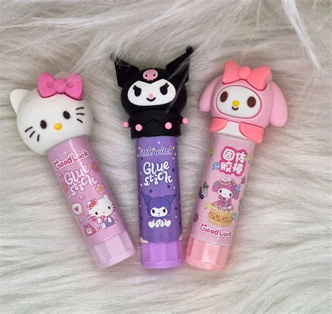 Cola bastão Hello Kitty Kuromi ou My Melody Sanrio Babi Papelaria