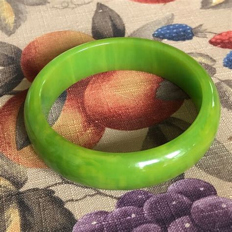 Bakelite Green Bangle Bracelet Cloudy Marbled Jade Ke Gem