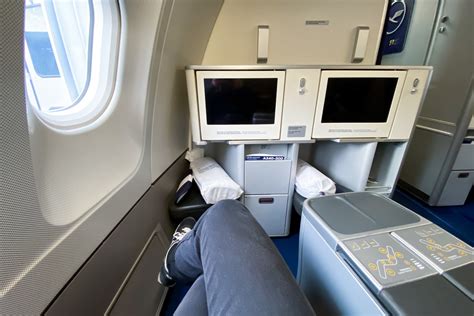 Lufthansa A340 300 Business Class Seat Review | Elcho Table