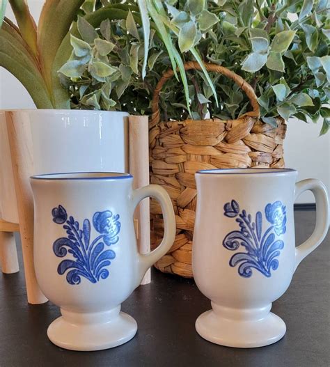 Vintage Pfaltzgraff Yorktowne Coffee Mug Pedastel Footed Set Of 2 Old