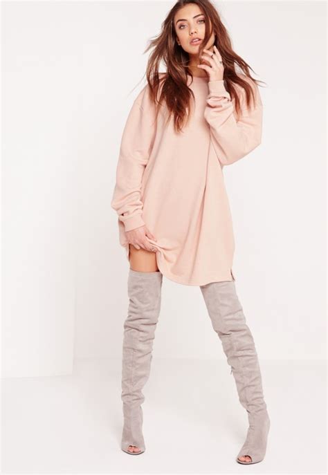 Maneras de convertir una sudadera nude en tu prenda más sexy Es la Moda