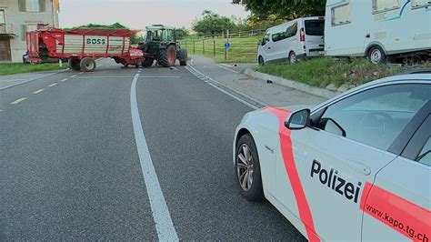 Sch Nholzerswilen Tg Motorrad Prallt In Traktor Youtube