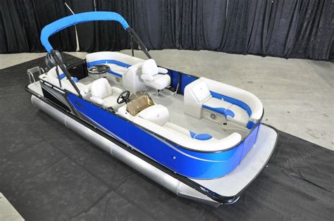 The 2017 Avalon Lsz Quad Lounge Pontoon In The Exclusive Electric Blue