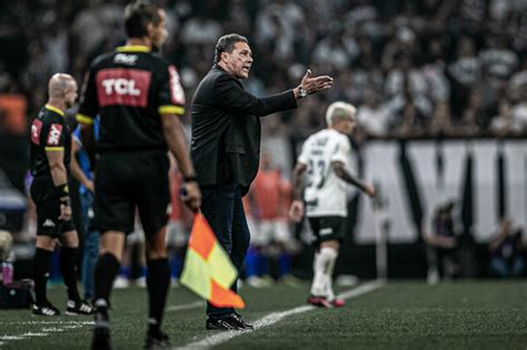 Luxemburgo vê melhora do Corinthians e reforça importância de Cássio