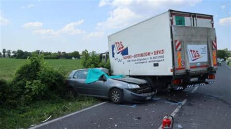 Stefano Sbis Morto In Un Incidente Ad Udine Aveva Anni