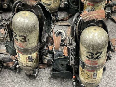 2 Choice Of Air Packs With Bottles Aumann Auctions Inc