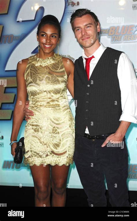 10 Hot Sexy Marsha Thomason Bikini Pics