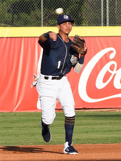 San-Antonio-Missions-Mauricio-Dubon-7070 – 210 GAMEDAY