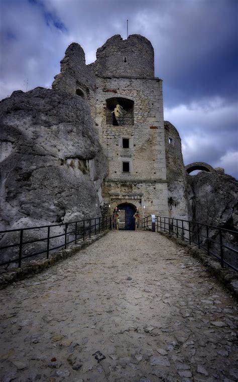 Zamek Ogrodzieniec zwiedzanie historia i legendy GRAFY W PODRÓŻY