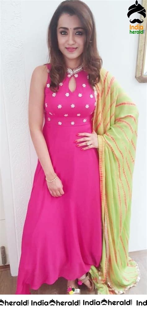 Leaked Hot And Unseen Private Photos Of Trisha Krishnan Set