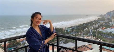 Lê Phương khoe ảnh diện bikini lấp ló vòng 1 căng tràn nóng bỏng