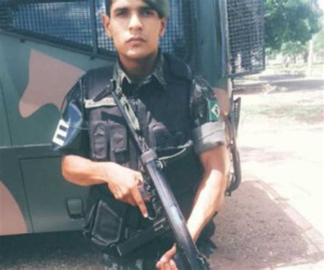 Assaltante morto em confronto era policial em formação para cabo