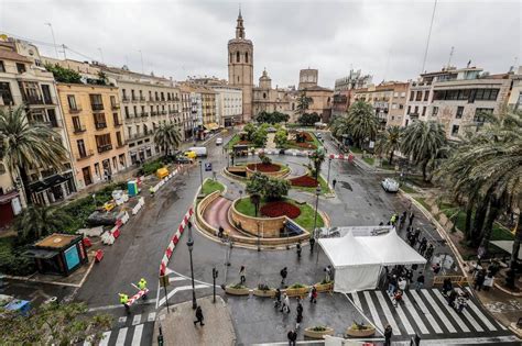 Valencia La Reforma De La Plaza De La Reina Recupera La Escala