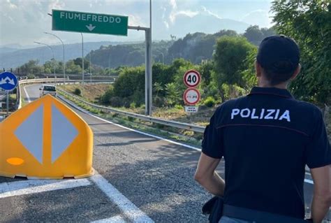 Uomo Contromano Per Chilometri In Autostrada Fermato Super Multa E