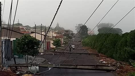 Temporal Derruba Postes Rvores E Arranca Telhados Em Rol Ndia Norte