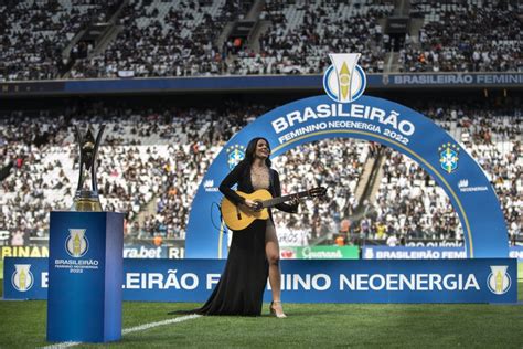 Dona De Hit Da Sele O Fala Do Sonho De Ser Jogadora E Namoro