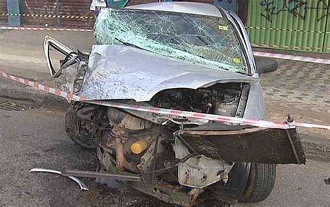 Carro Bate Em Poste E Mata Motorista Na Avenida Amazonas Gerais