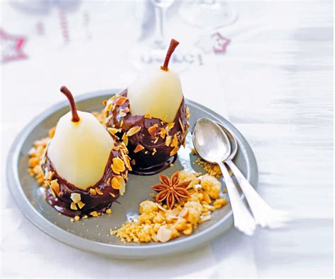 Dessert gourmand Poires pochées au chocolat et aux amandes effilées