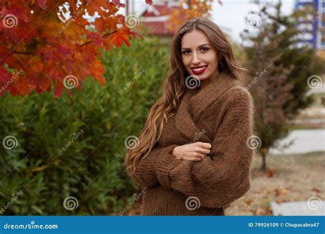 Fashion Woman Is Wearing Cozy Knitted Sweater Stock Image Image Of Beautiful Cosmetic 79926109