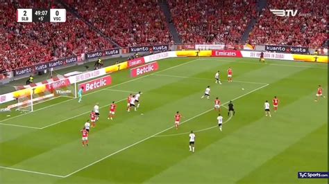 Benfica Vs Vit Ria De Guimar Es La Asistencia De Di Mar A En El Gol