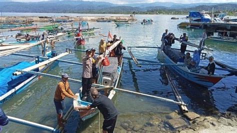 Polres Pesisir Barat Amankan Distribusi Logistik Pemilu Ke Pulau