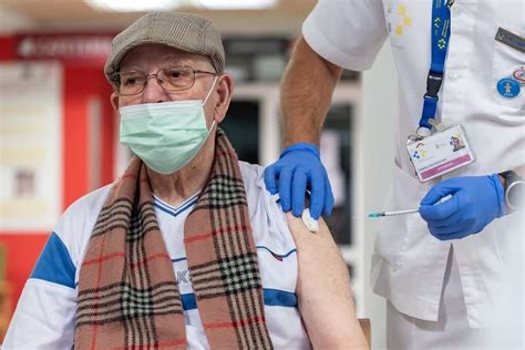 Sanidad Inicia Desde Hoy La Inoculaci N De Los Mayores De A Os Con