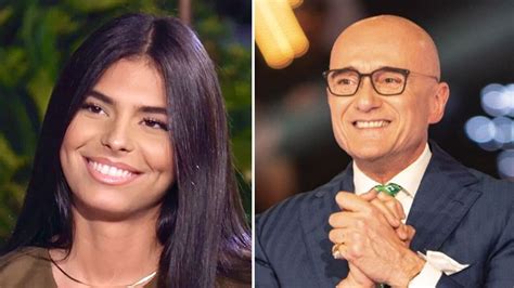 Federica Petagna Entra Al Grande Fratello La Criptica Reazione Di