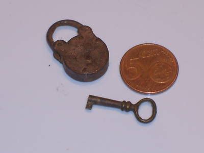 Ancien Petit Cadenas Et Sa Clef Antique Price Guide Details Page