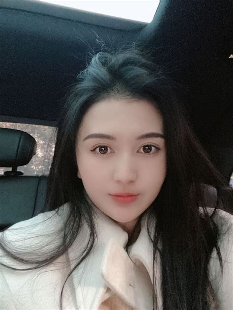 Hot girl 33 tuổi qua đời trong đau đớn sau 2 tháng hút mỡ nâng ngực