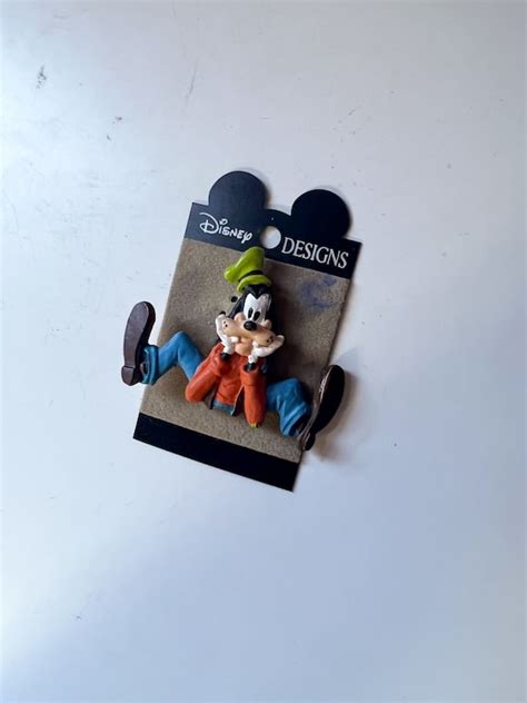 Vintage Walt Disney Company Goofy Pin Brooch On Origi Gem