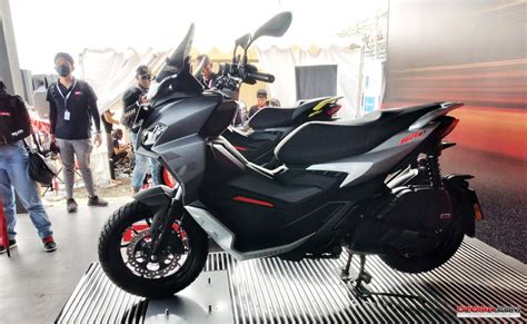 Piaggio Indonesia Perkenalkan Skutik Aprilia SR GT200 Di Sirkuit