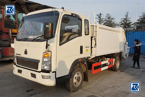 Sinotruk Howo X Wheels Garbage Truck Compressed Garbage Truck