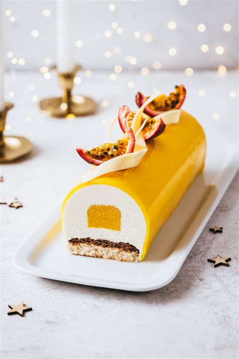 Bûche Mangue Passion Coco Lilie Bakery