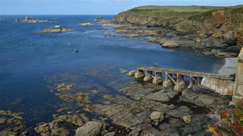 stunning view  kynance cove cornwall coastline  stock photo