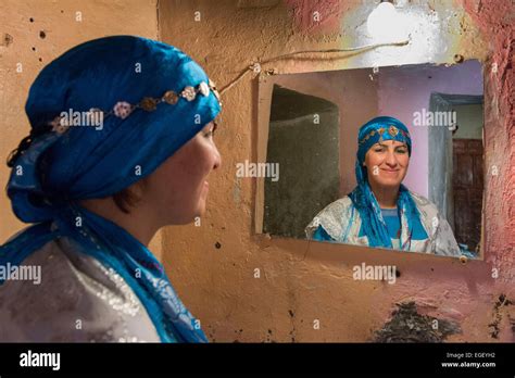 Traditional Berber Costume Hi Res Stock Photography And Images Alamy