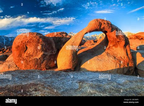 Mobius Arch Lone Pine Peak Mt Whitney Highest Mountain Of The Usa