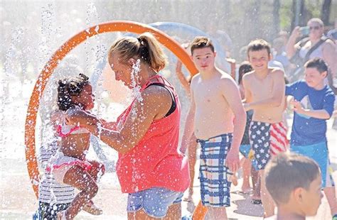 Laurel Park Splash Pad Opening Conway The Arkansas Democrat Gazette