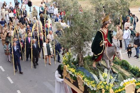 Cientos De Pinatarenses Acompa An La Imagen De Jes S Triunfante En El