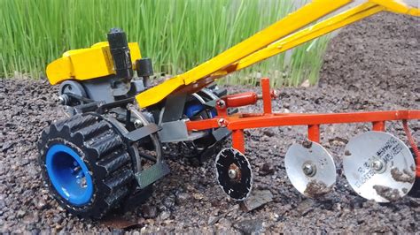 DIY RC Mini Tractor Plowed Traktor Sawah Terguling Di Saat Membajak