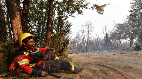 Llega Otro Medio Centenar De Brigadistas Para Contener El Incendio En “los Alerces”