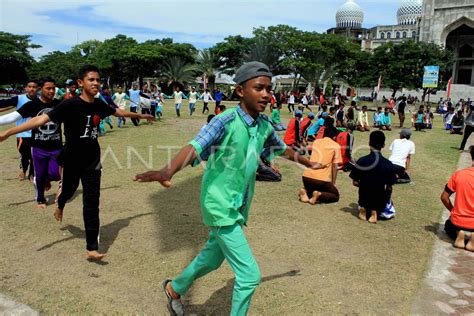 Tari Kolosal Aceh Hut Kemerdekaan Ri Antara Foto