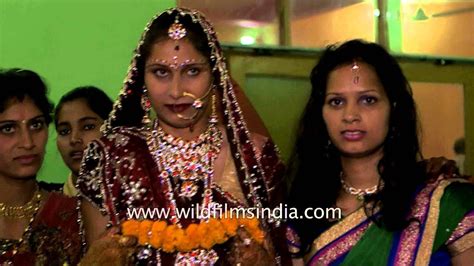 Indian Bride At Kumaoni Jaimala Flower Garland Ceremony Youtube