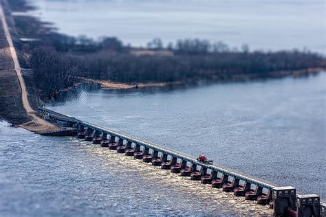 Upper Mississippi River Lock And Dam Number 4 Photograph By Tom Gort