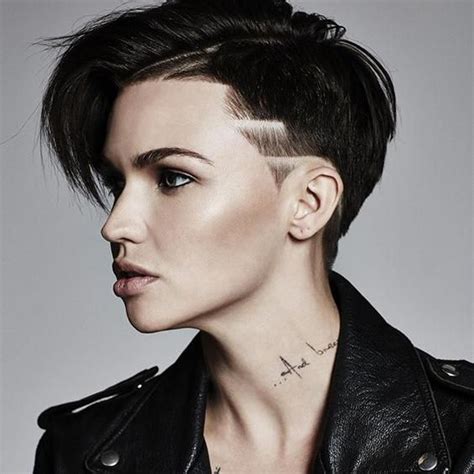 Tatouage Cou Tatouages Cou Qui Nous Inspirent Elle Pixie Haircut