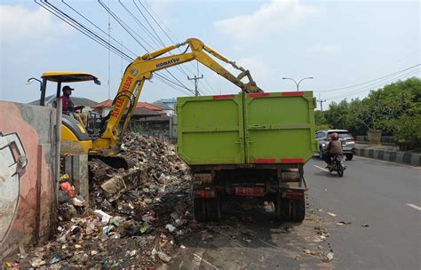 Petugas Kebersihan Diturunkan Dlh Dki Jakarta Siap Kebersihan