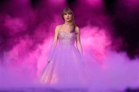 Taylor Swift Faz Show Com Espaços Vazios E Sem Citar Morte De Fã